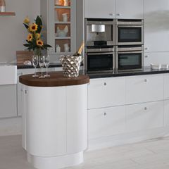 Crown furniture: Aspen kitchen